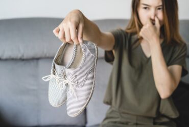 buty smierdza Jaki sposób na śmierdzące buty jest najlepszy? Poznaj 6 niezawodnych sposobów