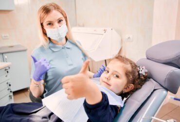 2220 Czy rodzic powinien być zawsze obecny podczas wizyty dziecka u dentysty?