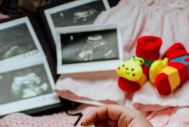 amr taha bukesu5bpy8 unsplash Pierwsze objawy ciąży i odpowiedni moment na wykonanie testu ciążowego