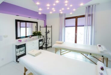 reception 5078880 1280 Jak wybrać dobrą klinikę kosmetologii estetycznej?