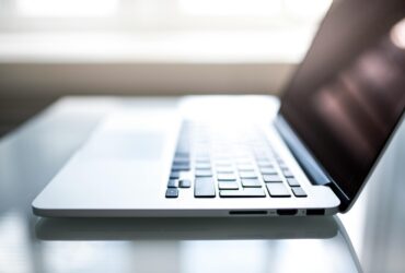 laptop Jak sprawdzić historię samochodu po VIN?