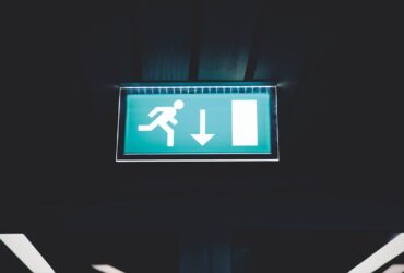 pexels matthiaszomer 845265 Rola szkoleń przeciwpożarowych w zapewnieniu bezpieczeństwa w miejscu pracy