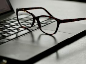 okularydokomputera Soczewki kontaktowe czy okulary korekcyjne? Co wybrać i dlaczego?