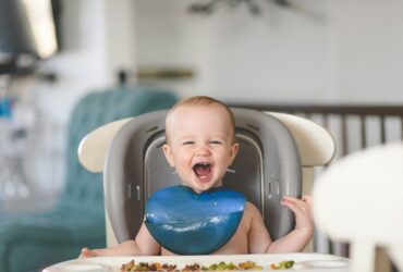stephen andrews tegxwqgzude unsplash Jak wybrać idealne krzesełka do karmienia dla Twojego dziecka: poradnik dla rodziców