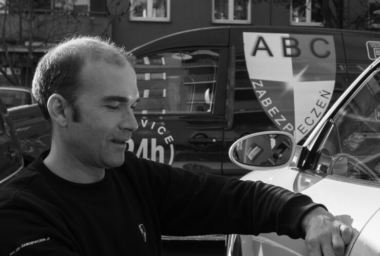 czymoznasamodzielnieotworzyczatrzasnietysamochodbezuszkodzen Czy można samodzielnie otworzyć zatrzaśnięty samochód bez uszkodzeń?