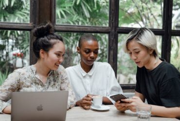 pexels ketut subiyanto 4350214 eSIM internet od Mobile Vikings w Twoim telefonie - aktywacja w kilka klików