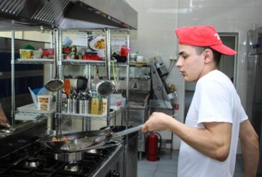 12 Jak wyposażyć profesjonalną kuchnię gastronomiczną krok po kroku